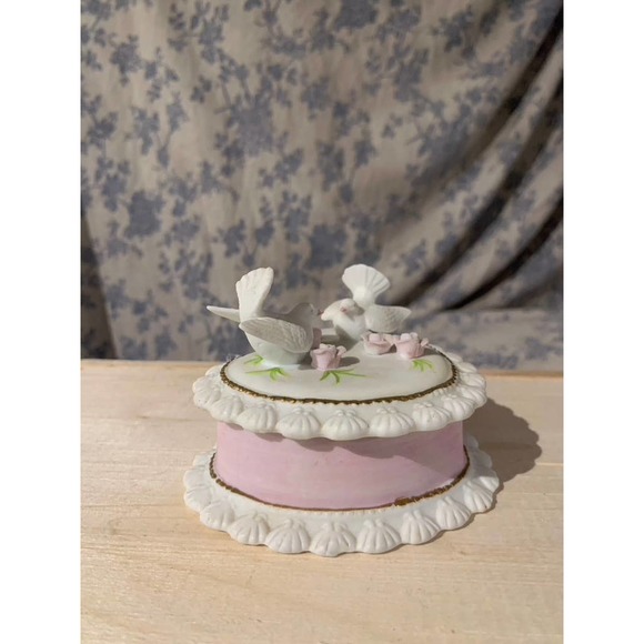 Vintage 1987 Lefton Heart Shaped Pair of Trinket Box with Doves - Picture 12 of 15